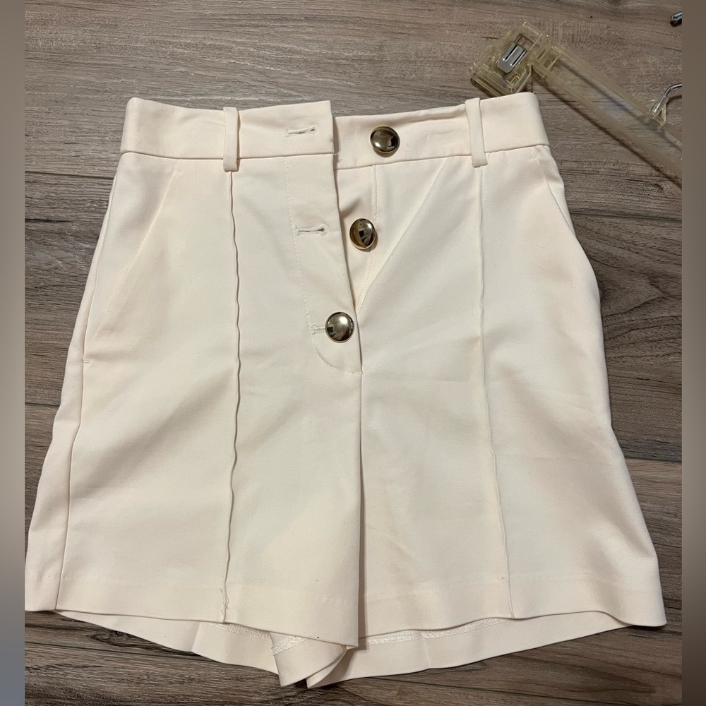 NWT Cream/off white Zara shorts